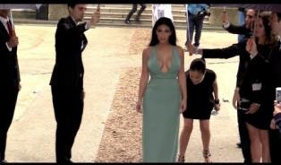 Embedded thumbnail for Kim Kardashian creates the biggest chaos ever at Valentino Haute Couture in Paris