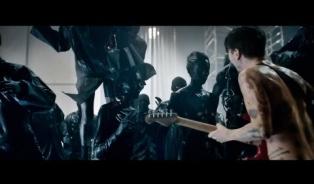 Embedded thumbnail for Biffy Clyro - Black Chandelier (Official Video) 